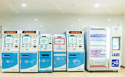 潍坊眼科医院挂号区环境图