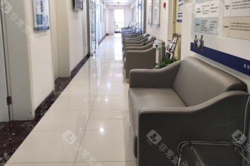 上海瑞东医院眼科候诊区
