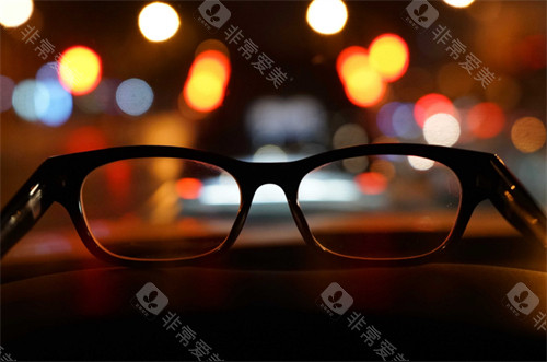 散光眼睛看到的灯光