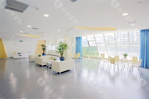 自贡爱尔眼科医院候诊区