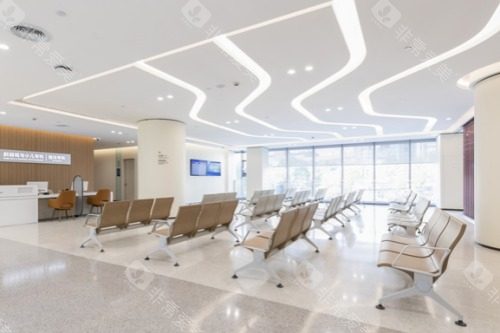 上海爱尔眼科医院斜视与小儿专科候诊区