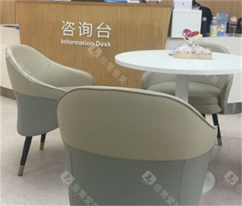 常州泽明眼科导医台环境图