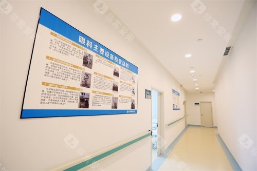 成都小青草眼科医院走廊