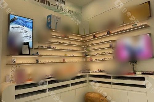 沈阳泰一眼科医院配镜区