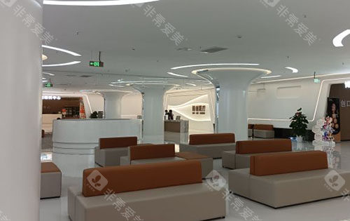 海口博创口腔大厅前台环境图