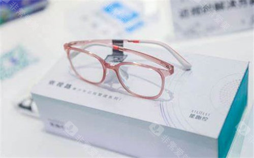 依视路星趣控医疗版和非医疗版哪个更好？医疗版确实不错，并非智商税，选对很关键！