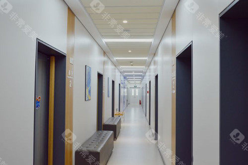 北京华德眼科内部过道休息等待区环境