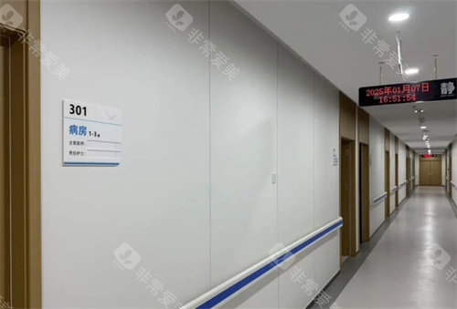 中山华厦眼科医院走廊环境