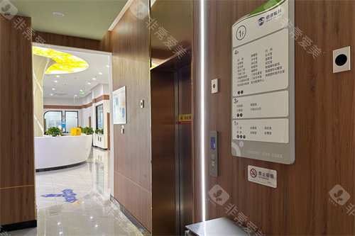 张家口朝聚眼科医院指路牌