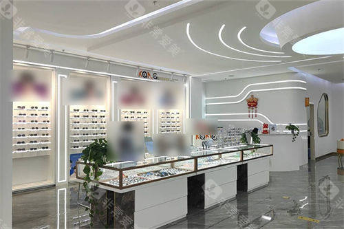 贵阳康视眼科医院配镜区展示柜