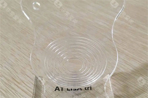 三焦点人工晶体实物展示图