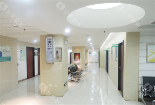 乌鲁木齐普瑞眼科医院等待大厅