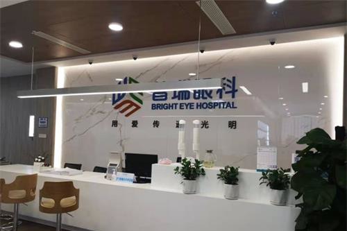 昆明普瑞眼科医院怎么样?位于五华区龙泉路/科室全设备优/近视眼、屈光、白内障技术好！