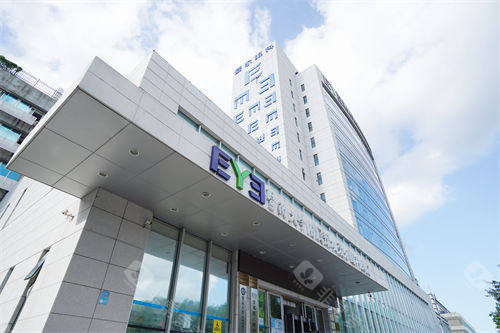 深圳爱尔眼科医院总院医院门口