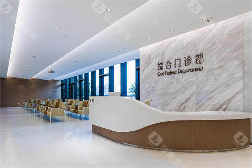 北京希玛林顺潮眼科医院综合门诊候诊区及前台