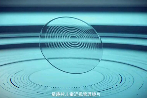 星趣控镜片国内统一价目表：膜洁系列798元起、A4系列1200元起、膜岩系列2400元起、膜致系列4380元起