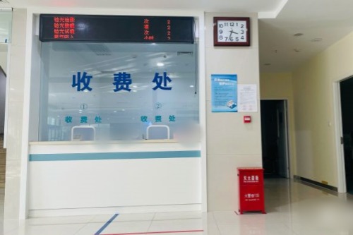 石家庄联谊眼科李冀医生怎么样?20年+屈光手术经验,专攻角膜地形图引导个性化矫正,患者好评多