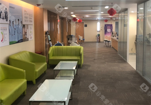 沧州爱尔眼科医院诊所外休息区
