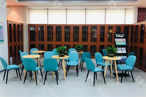 大连爱尔眼科医院休息区