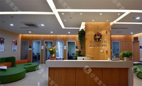 北京爱尔英智眼科等候区
