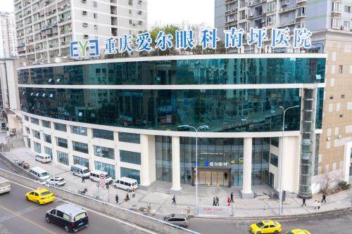 重庆爱尔眼科医院大楼环境照