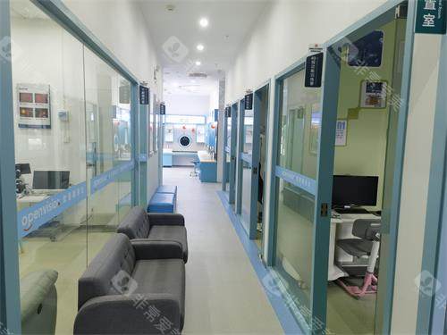 泉州惠明欧普眼科走廊休息区