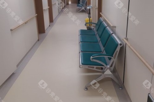 哈尔滨普瑞眼科候诊区