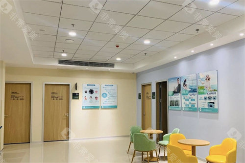 鹤山爱尔新希望眼科医院诊区