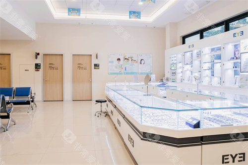 鹤山爱尔新希望眼科医院探店怎么样?朋友术后视力清晰,夜间驾驶安心感倍增!