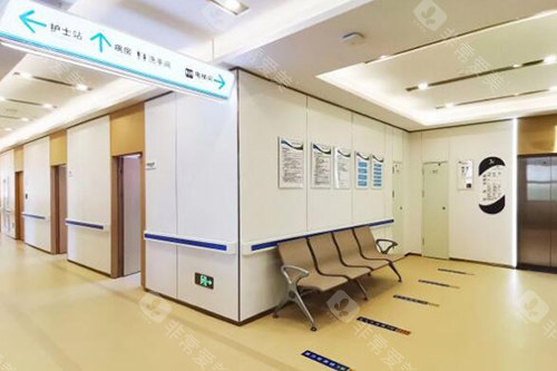 重庆华厦眼科医院等候区