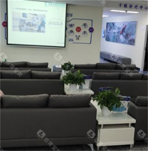 南京东南眼科等候区图片