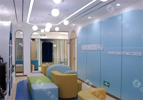 潍坊明润眼科等候区环境图