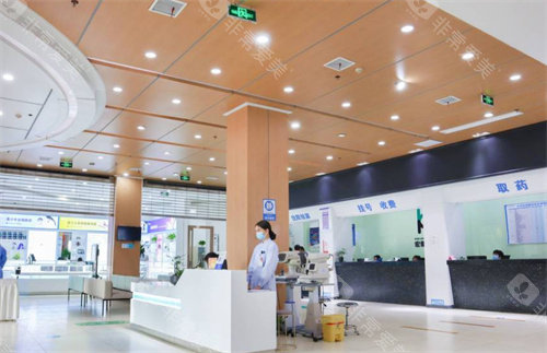 长沙宏朗眼科医院怎么样是正规的吗，是靠谱眼科做半飞秒，全飞秒手术特别好！