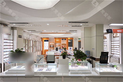 济南华视眼科配镜区展示柜