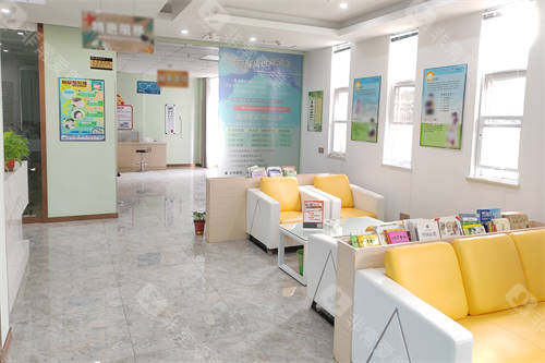 无锡明昕眼科门诊部二楼角塑区