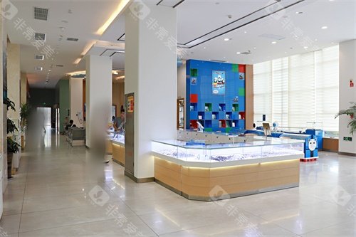 湖北恩施眼科哪家医院好?恩施慧宜眼科医院做近视矫正/白内障/青光眼/角膜病等技术好！