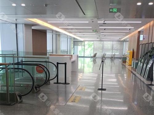 上海爱尔眼科医院二楼环境