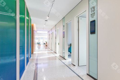 上海爱尔眼科内部过道环境