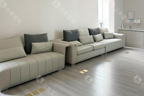 成都睛彩眼科医院休息室