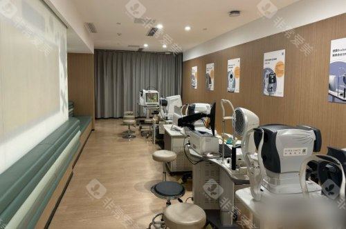 武汉悦瞳眼科医院客服电话号码是多少？400-027-1098是医院的客服电话！