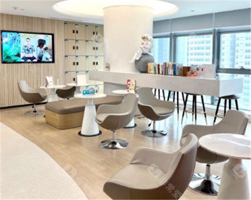 武汉悦瞳眼科等待区照片