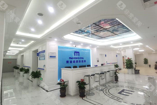 成都麦迪格眼科大厅前台环境