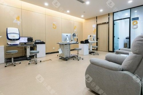 青岛鹿晰眼科医院验光室