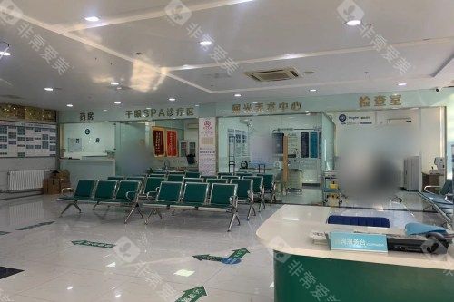 青岛鲁东眼科医院候诊区