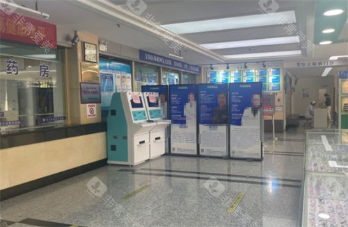 南京东南眼科药房环境图