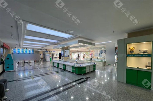 南京东南眼科医院配镜区