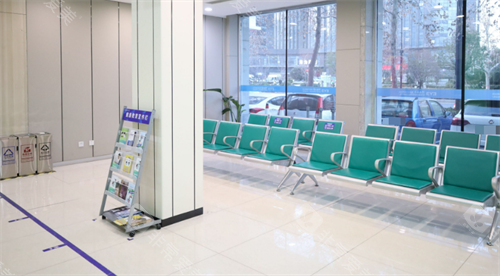 郑州爱尔眼科医院休息区