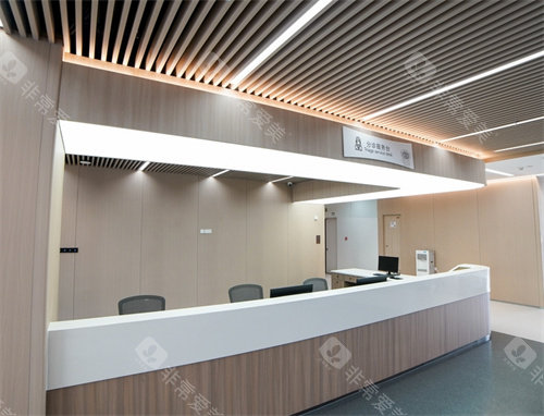 郑州中视眼科分诊服务台