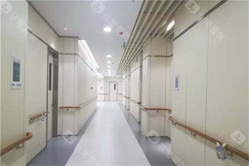 郑州奥弗克眼科走廊环境图