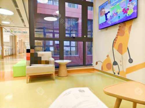 上海星晨儿童医院眼科走廊一角